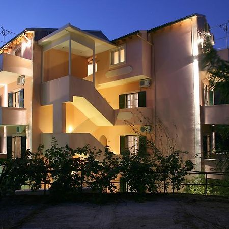 بينيتسيس Alexis Apartments الغرفة الصورة